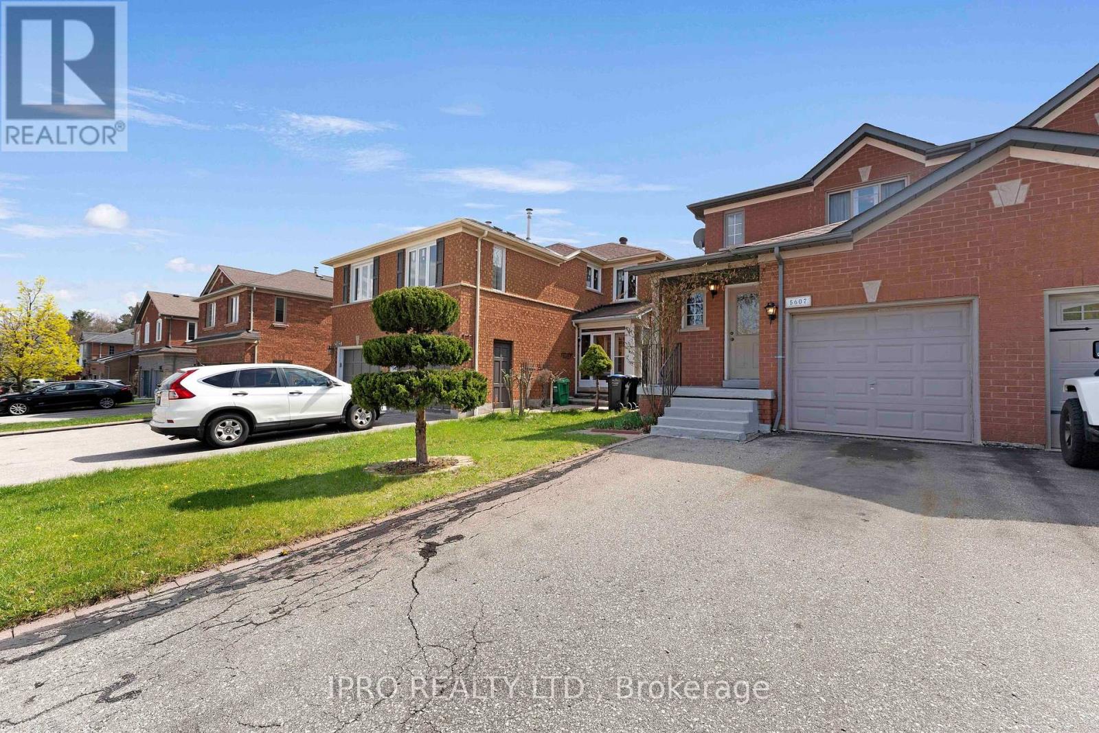 5607 PALMERSTON CRESCENT