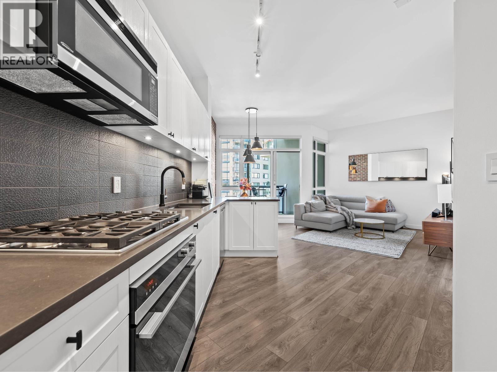 305 105 W 2ND STREET