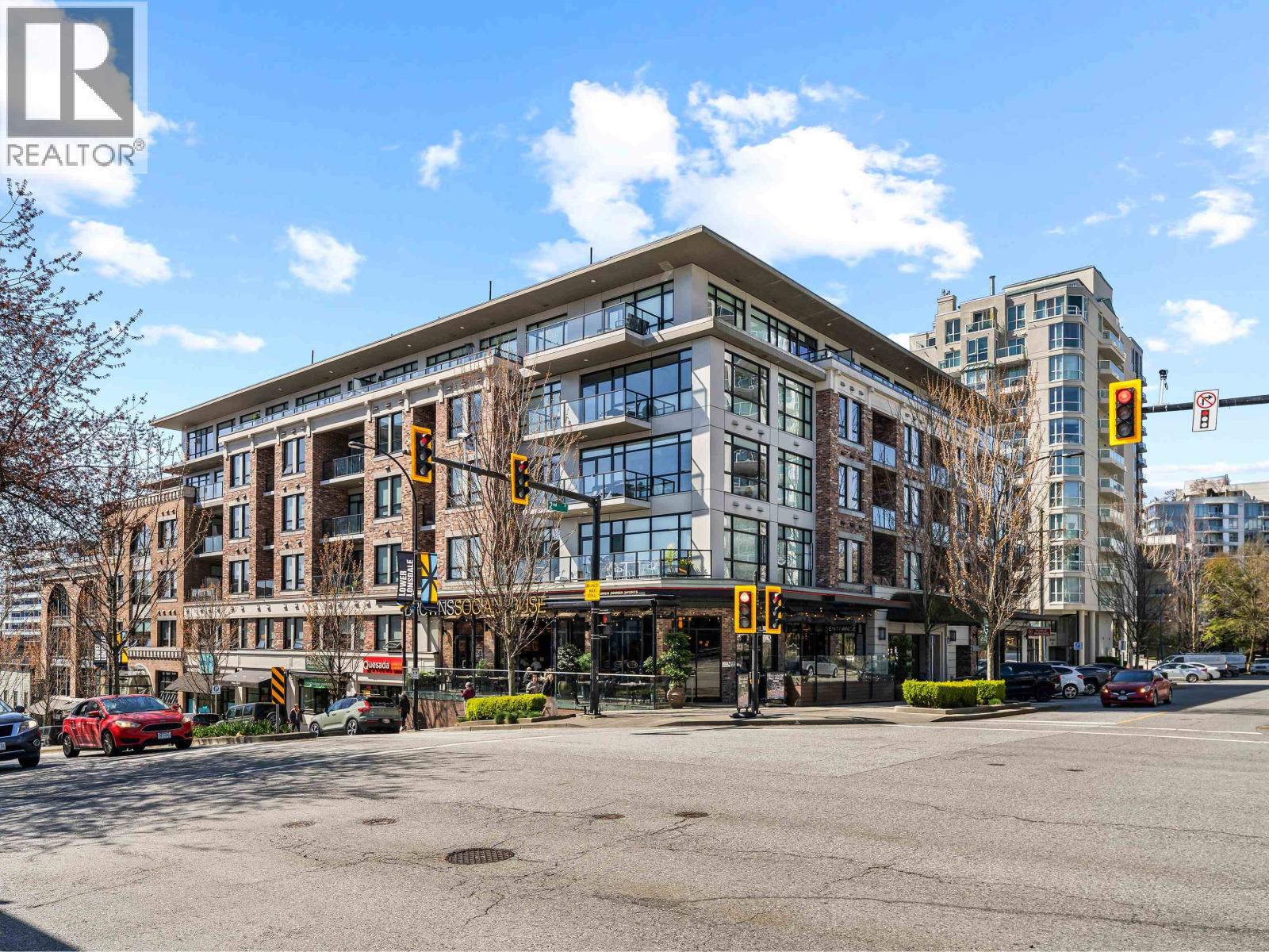 305 105 W 2ND STREET