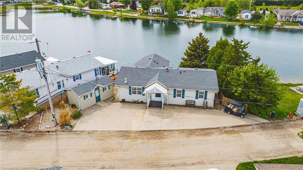 2 HEMLOCK CRESCENT PVT