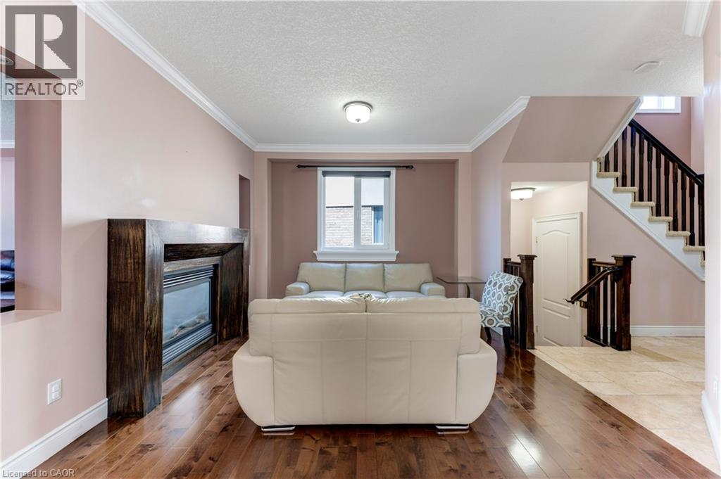 437 BEAUMONT Crescent