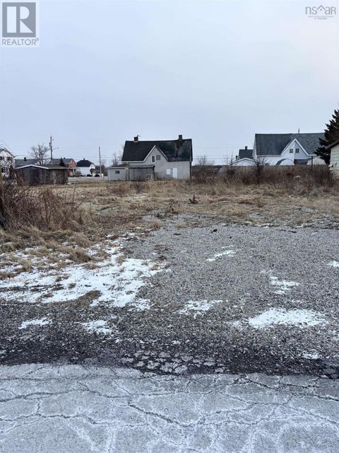 92 Dorchester Street Glace Bay NS B1A3P4