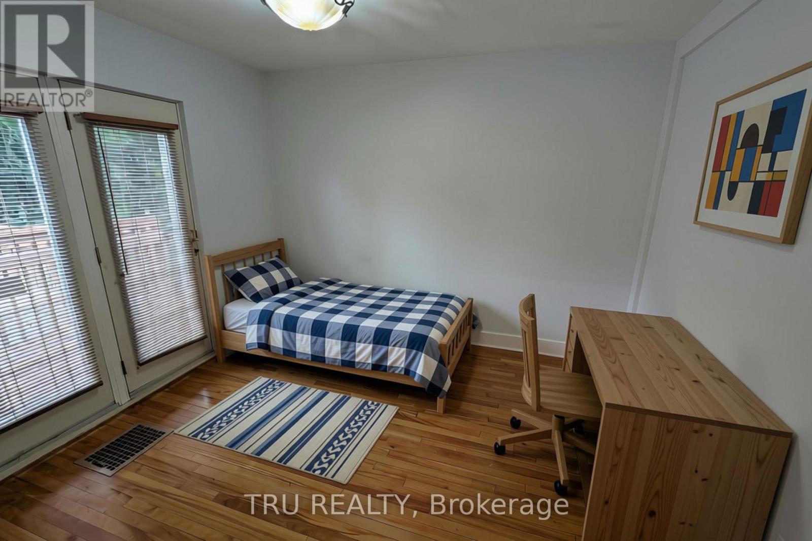 105 MAILES AVENUE