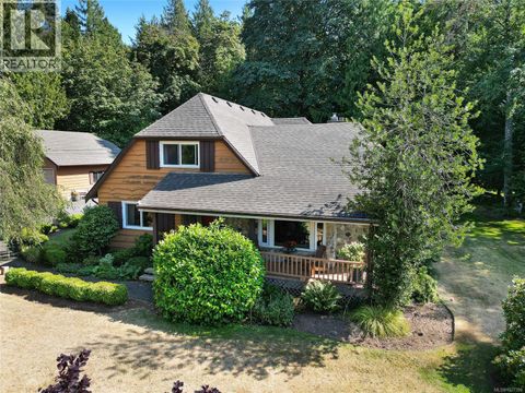 1695 Cultra Ave Central Saanich BC V8M1T1