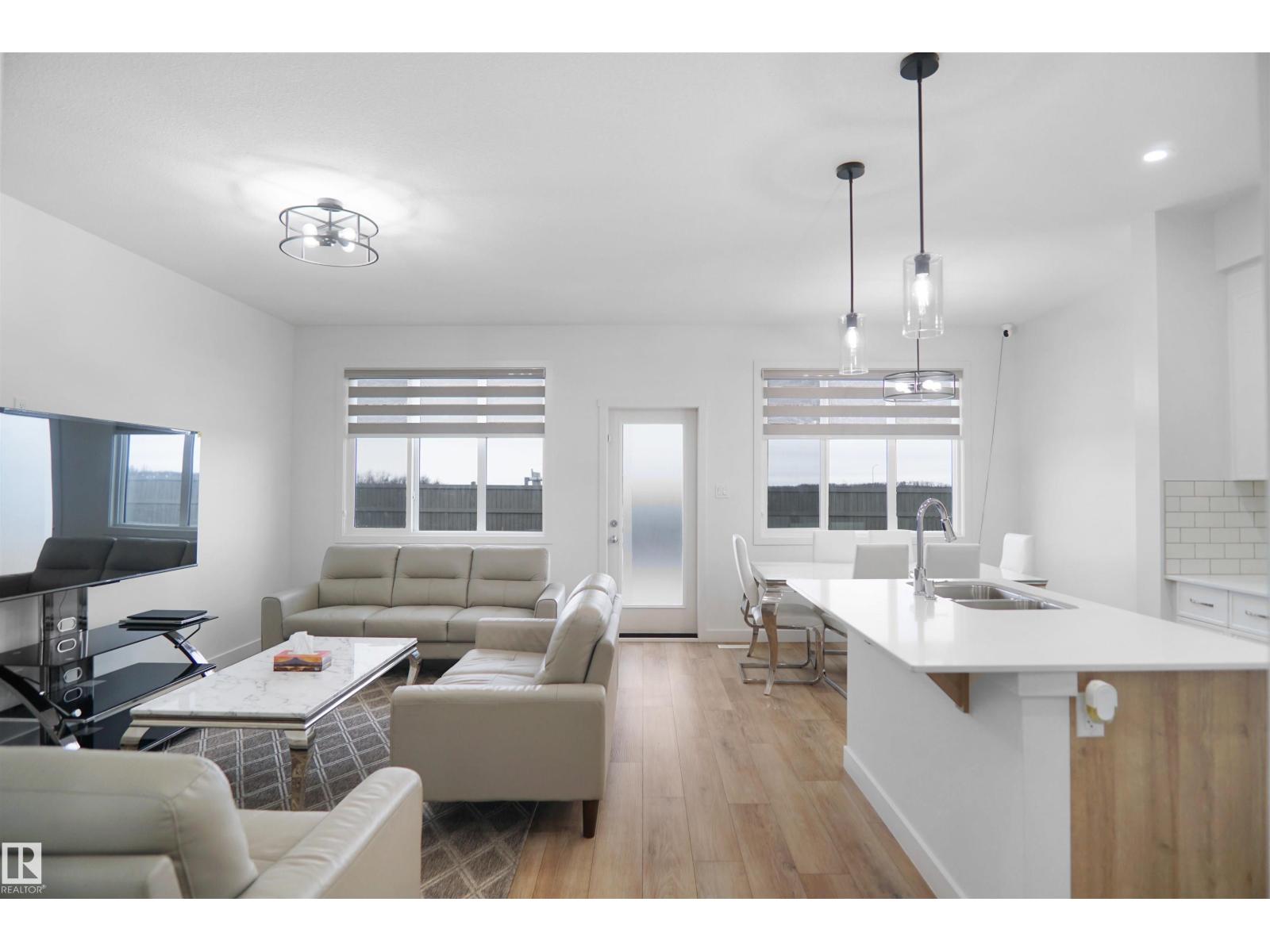 7216 182 AV NW