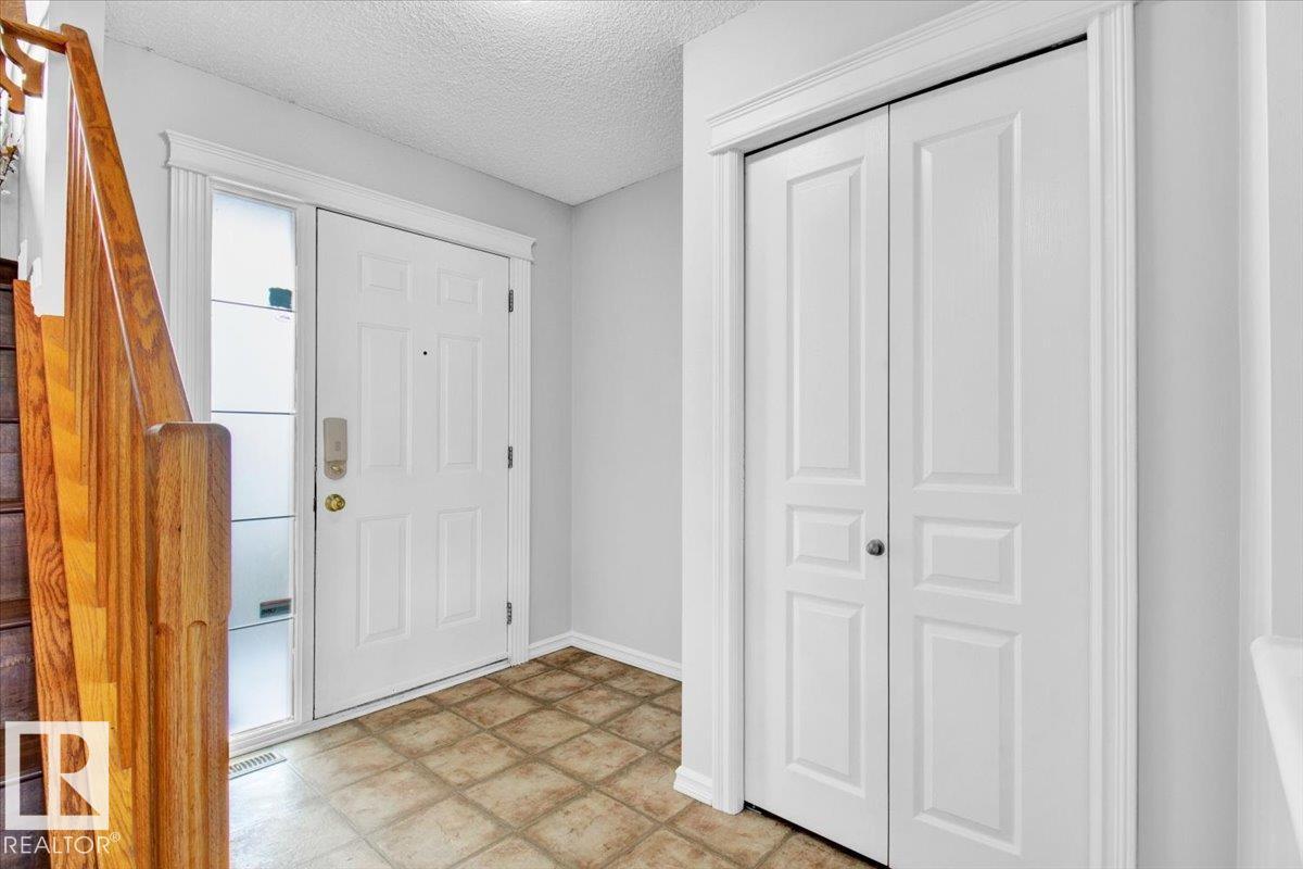 3372 25 AV NW
