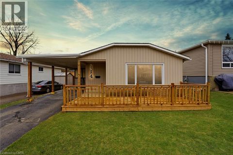 114 CHRISTOPHER Drive Waterloo ON N2J4J7