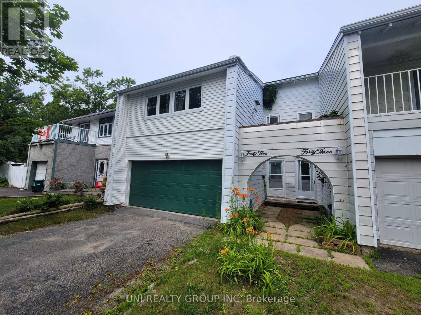 45 GRADY CRESCENT