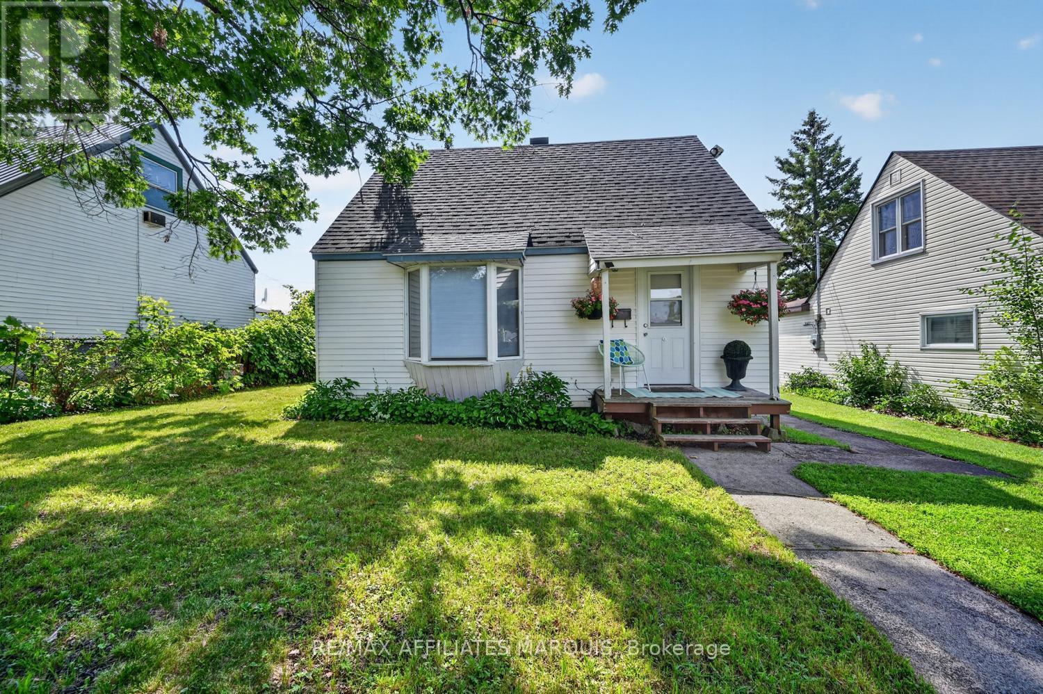 12 CHURCHILL CRESCENT