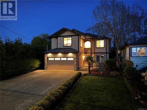 3161 Wascana St Saanich BC V9A1W4