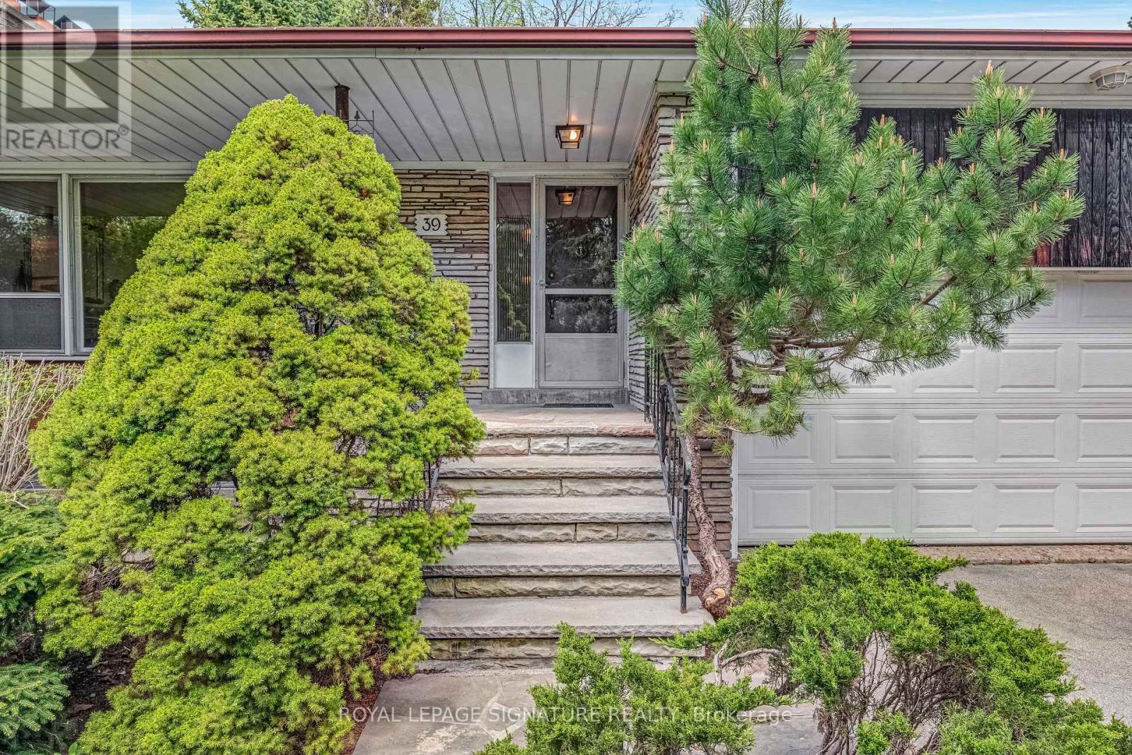 39 VIAMEDE CRESCENT
