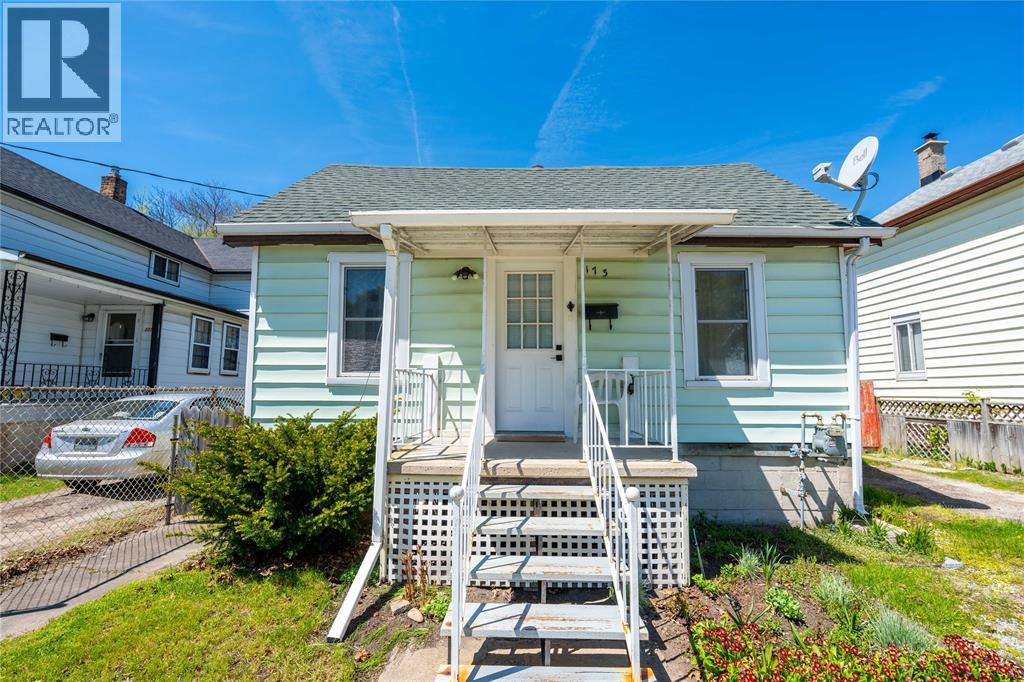 Photo 1 of 39 — 173 COTTERBURY STREET, Sarnia, ON N7T6M2