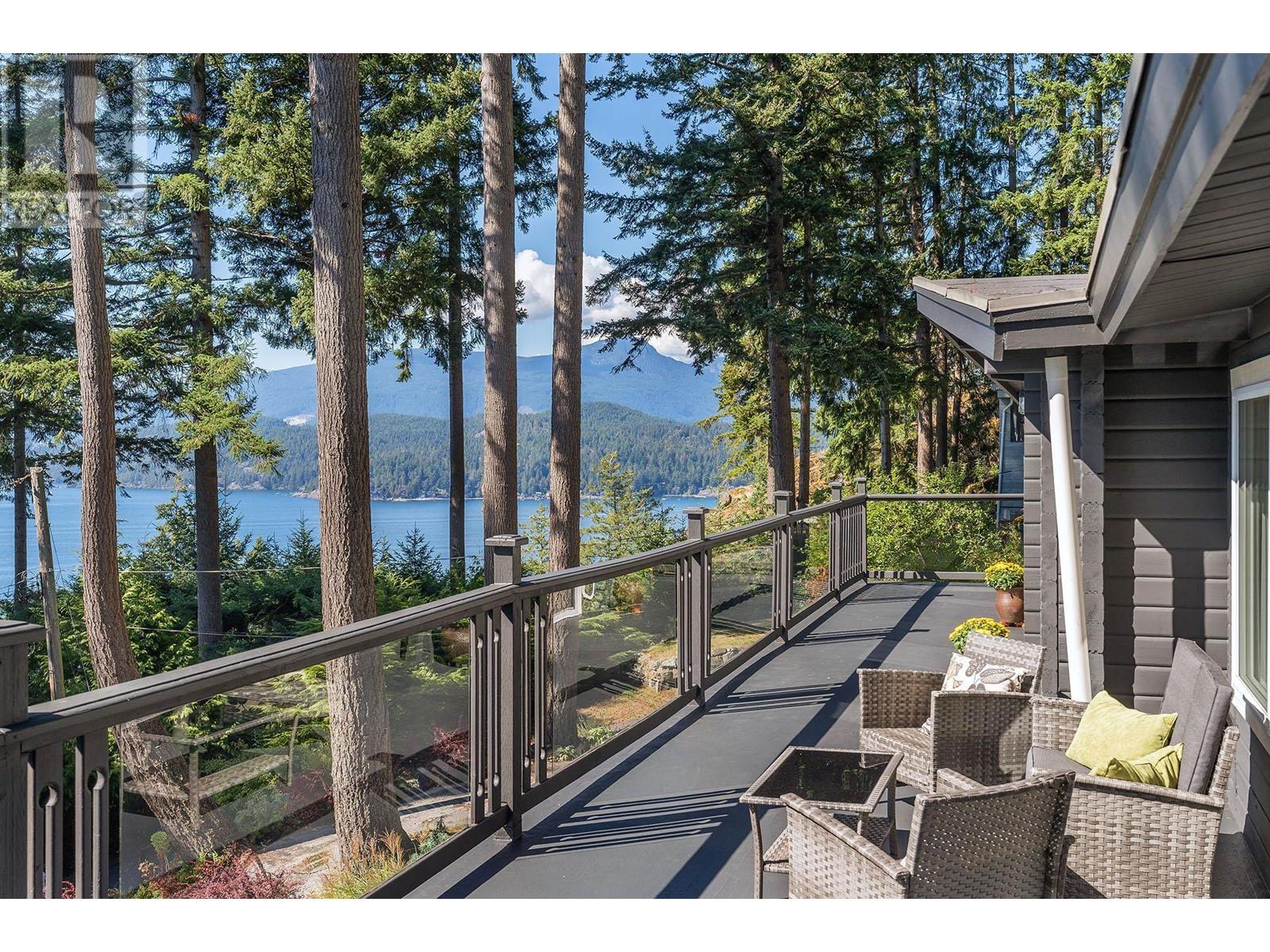 Photo 1 of 37 — 983 PRIVATEER Road, Bowen Island, BC V0N1G2
