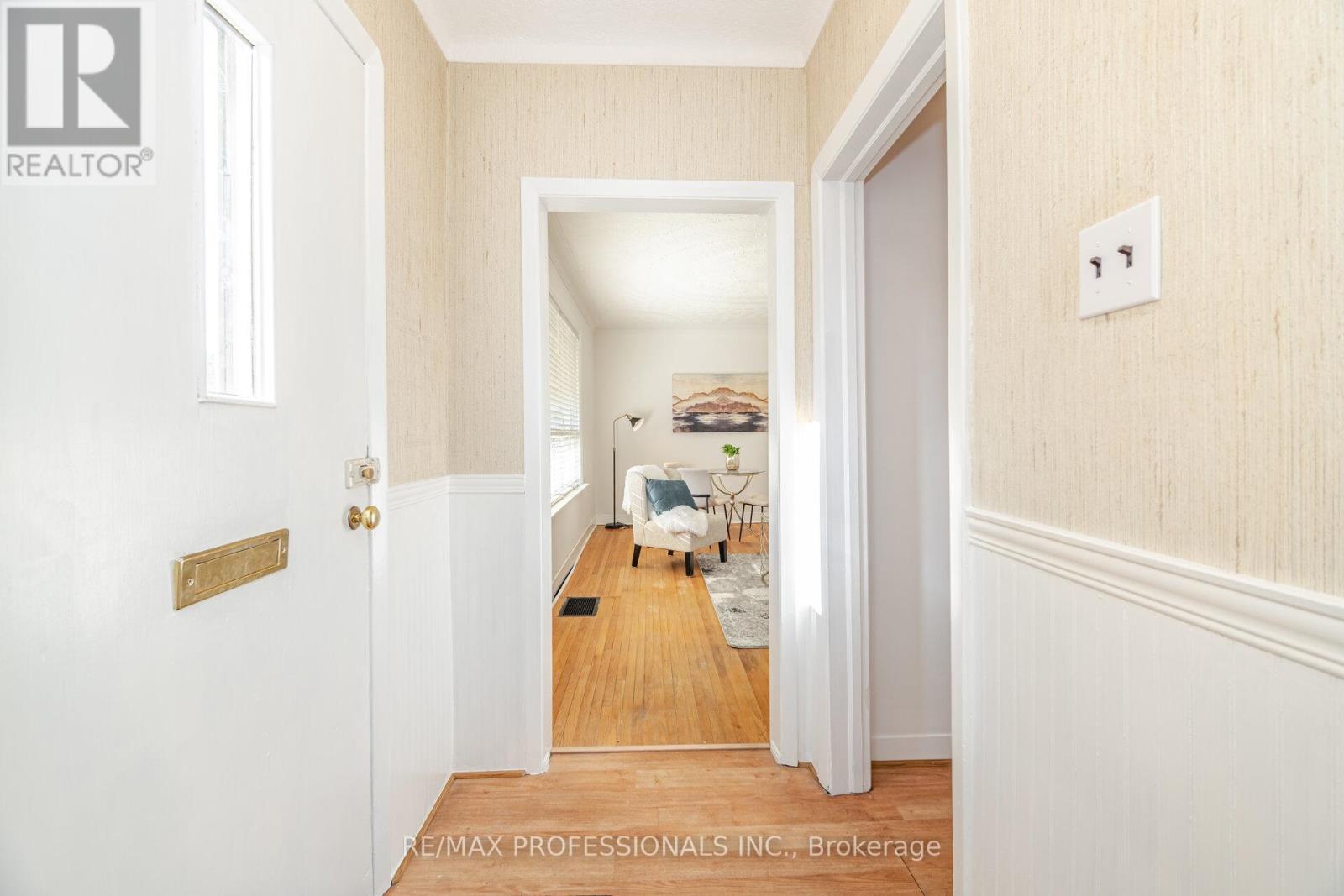 35 WESTLEIGH CRESCENT