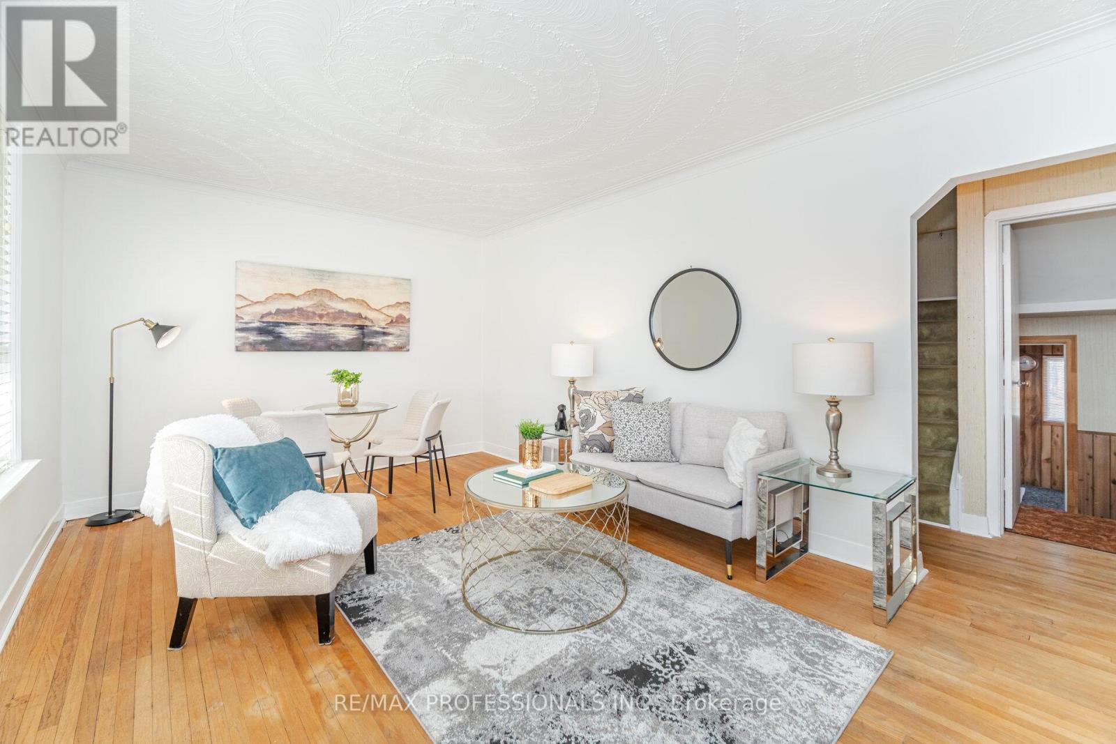 35 WESTLEIGH CRESCENT