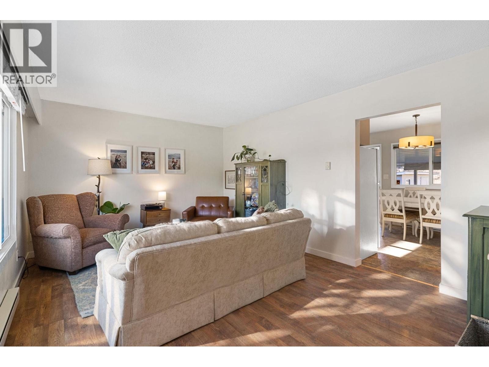 594 Snowsell Street N