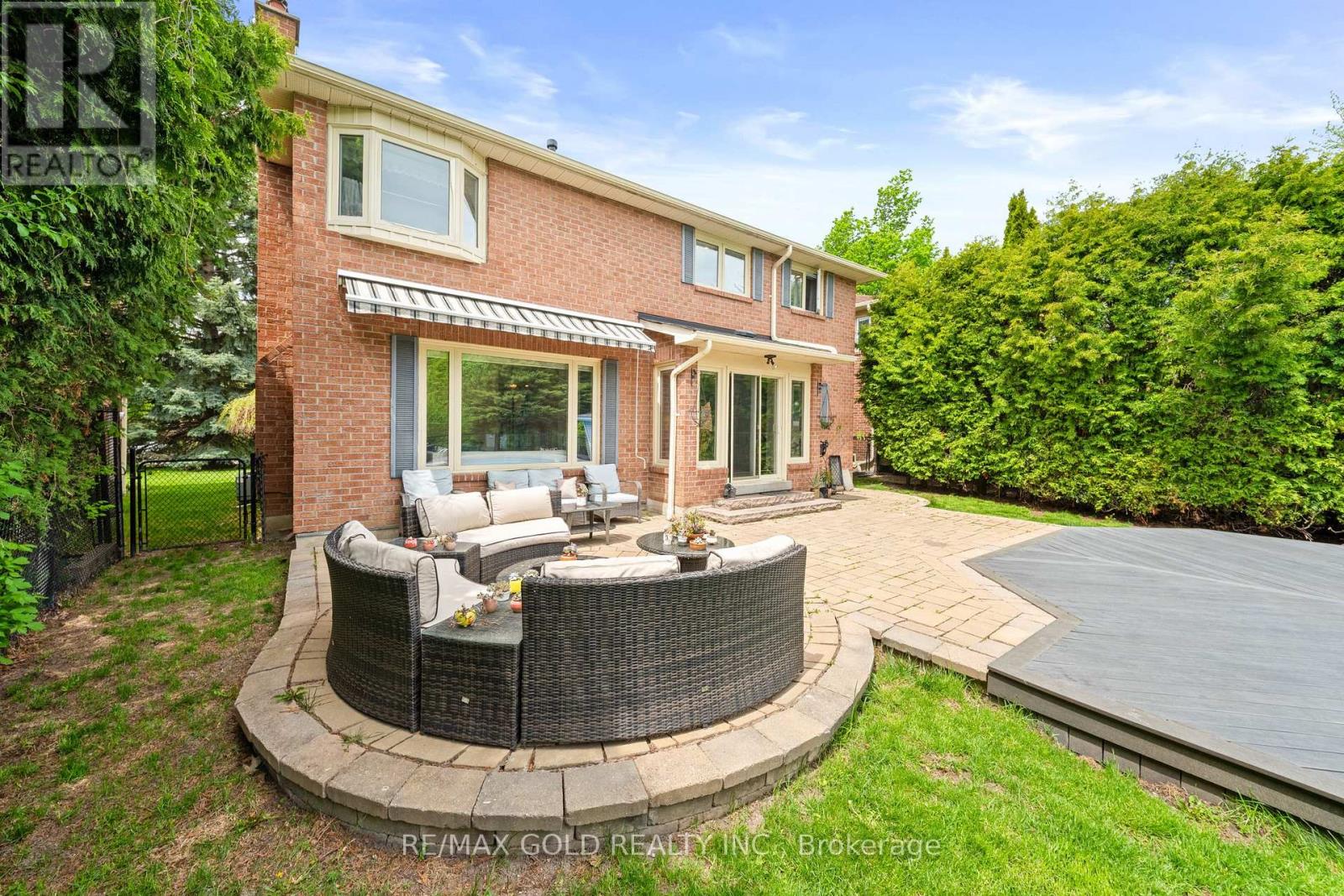 122 BARR CRESCENT