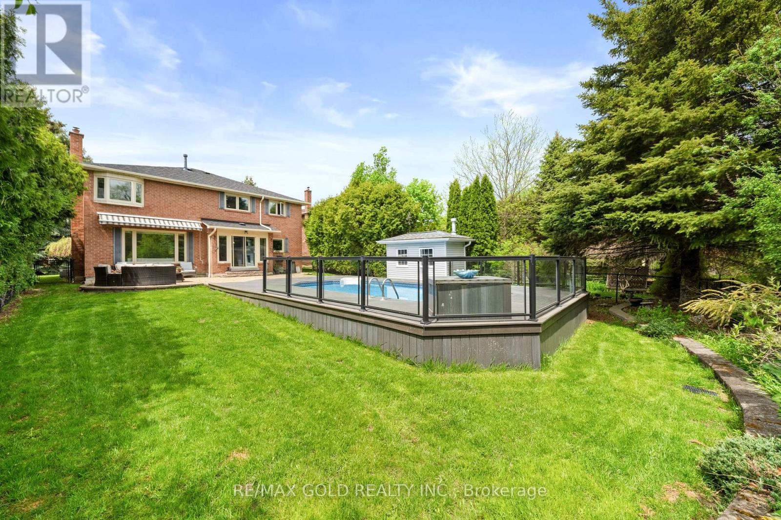 122 BARR CRESCENT