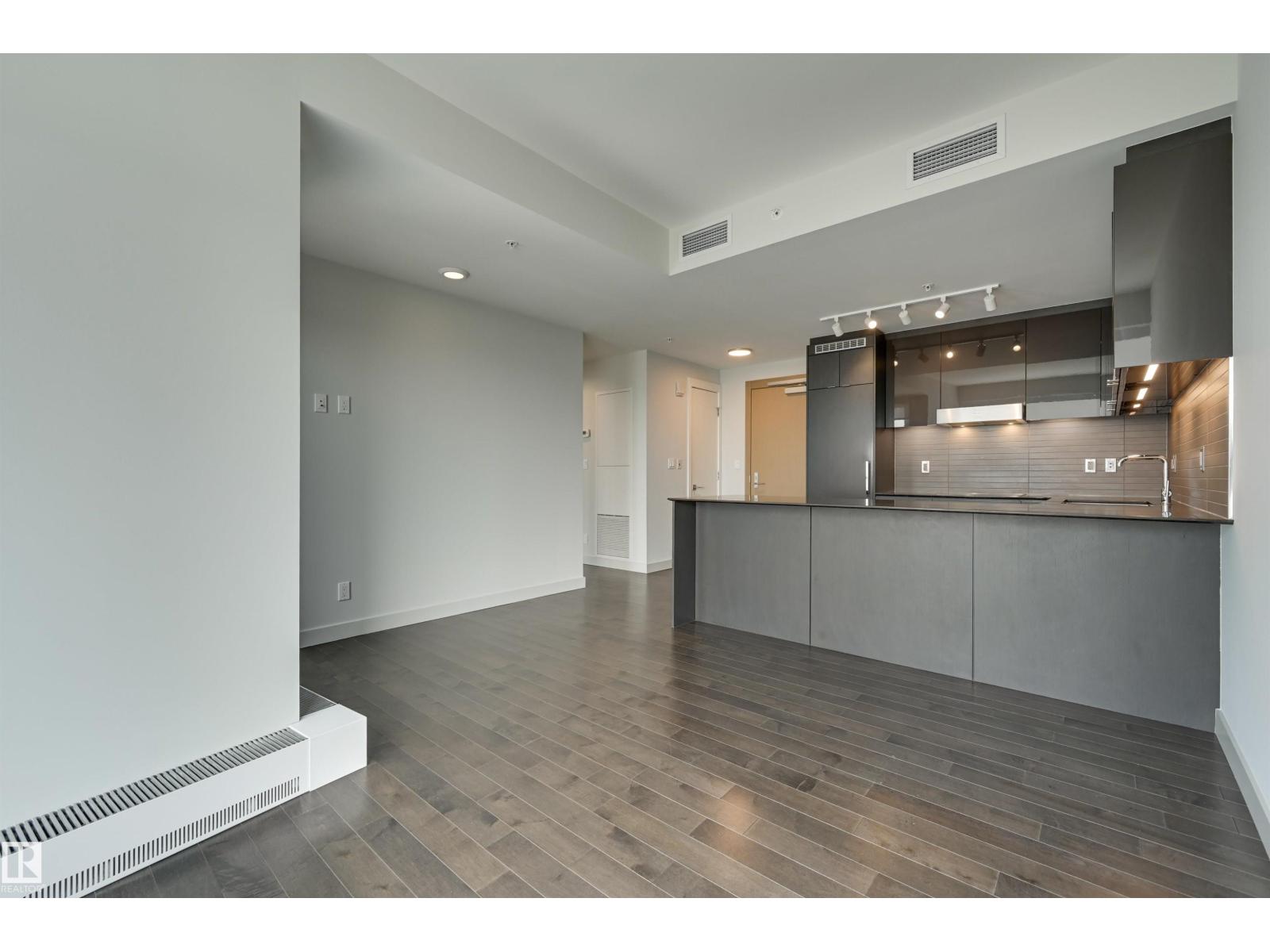 #3412 10360 102 ST NW