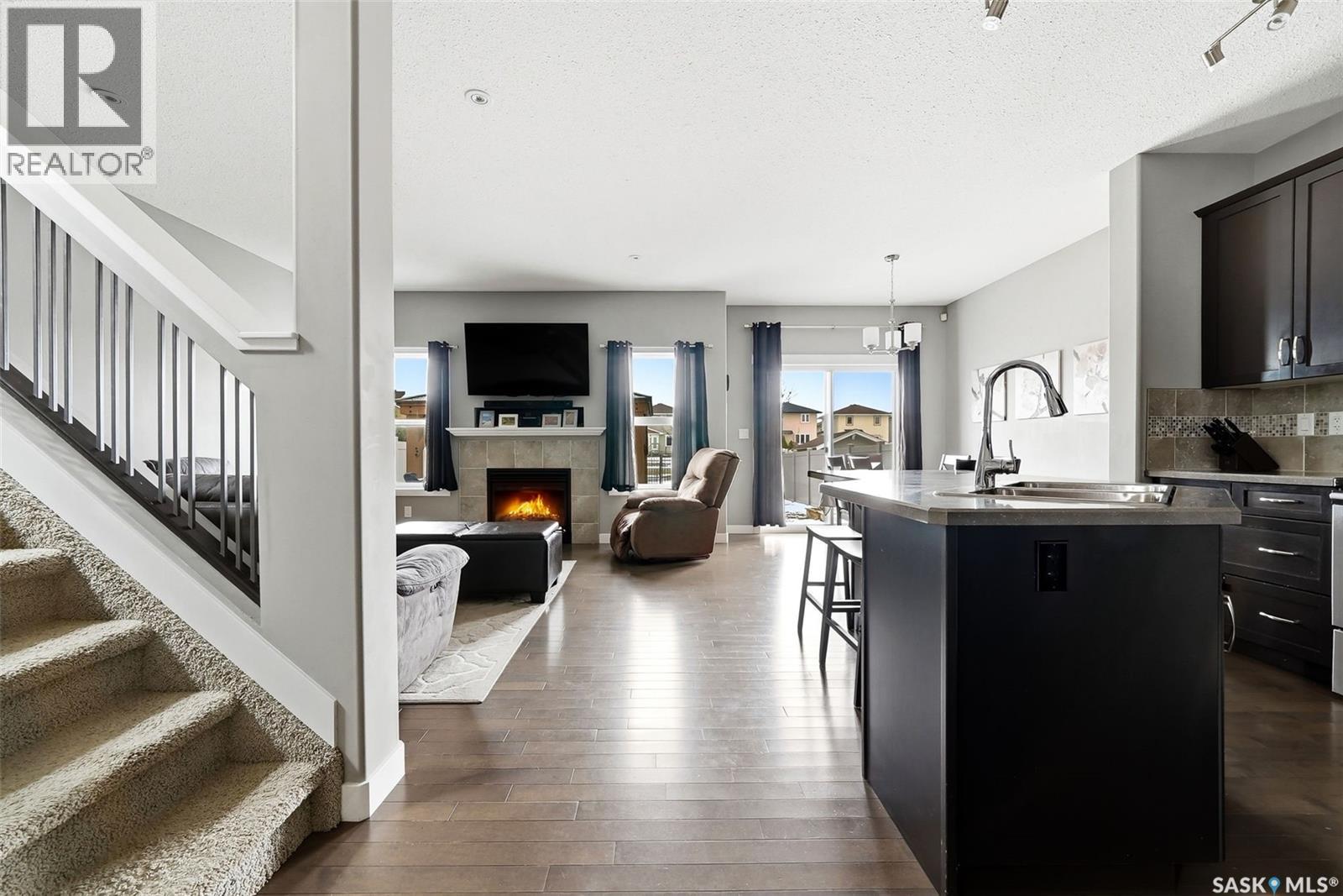 5343 Universal CRESCENT