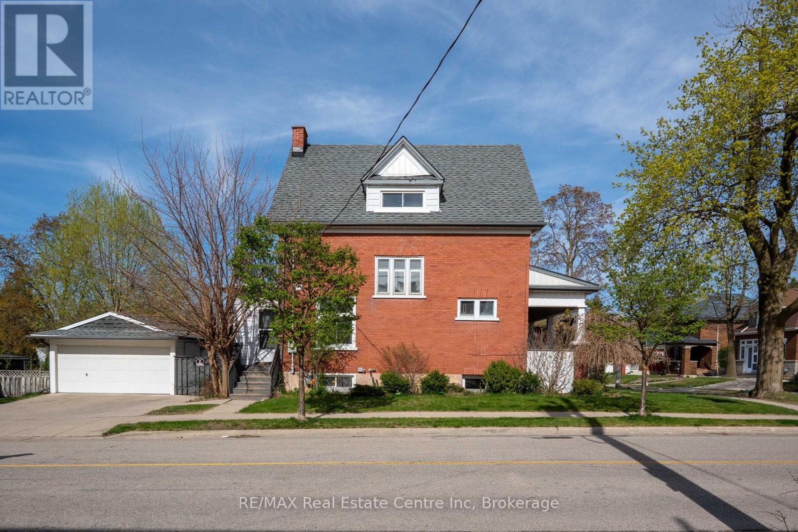120 CAMERON STREET N