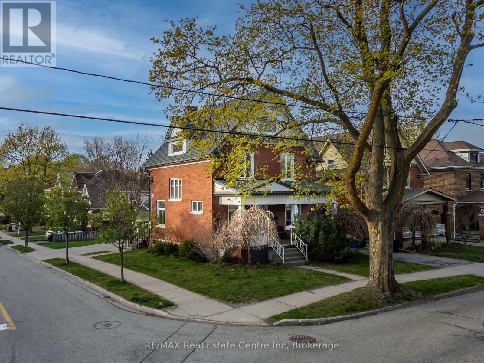 120 CAMERON STREET N