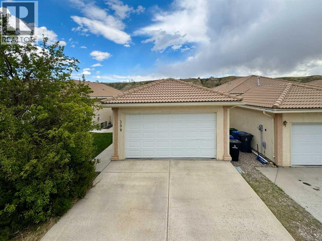 1, 398 Canyon Boulevard W