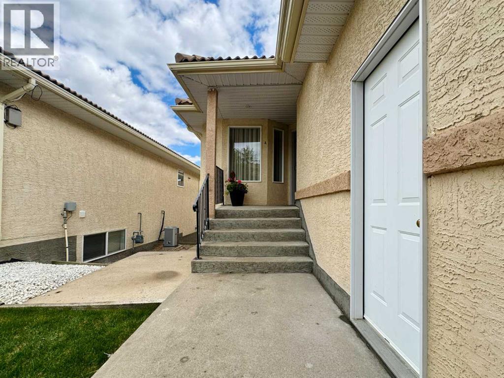 1, 398 Canyon Boulevard W