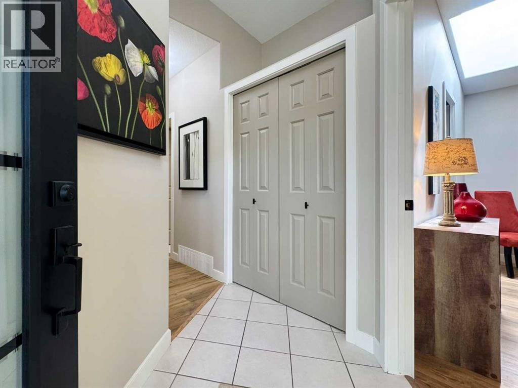 1, 398 Canyon Boulevard W