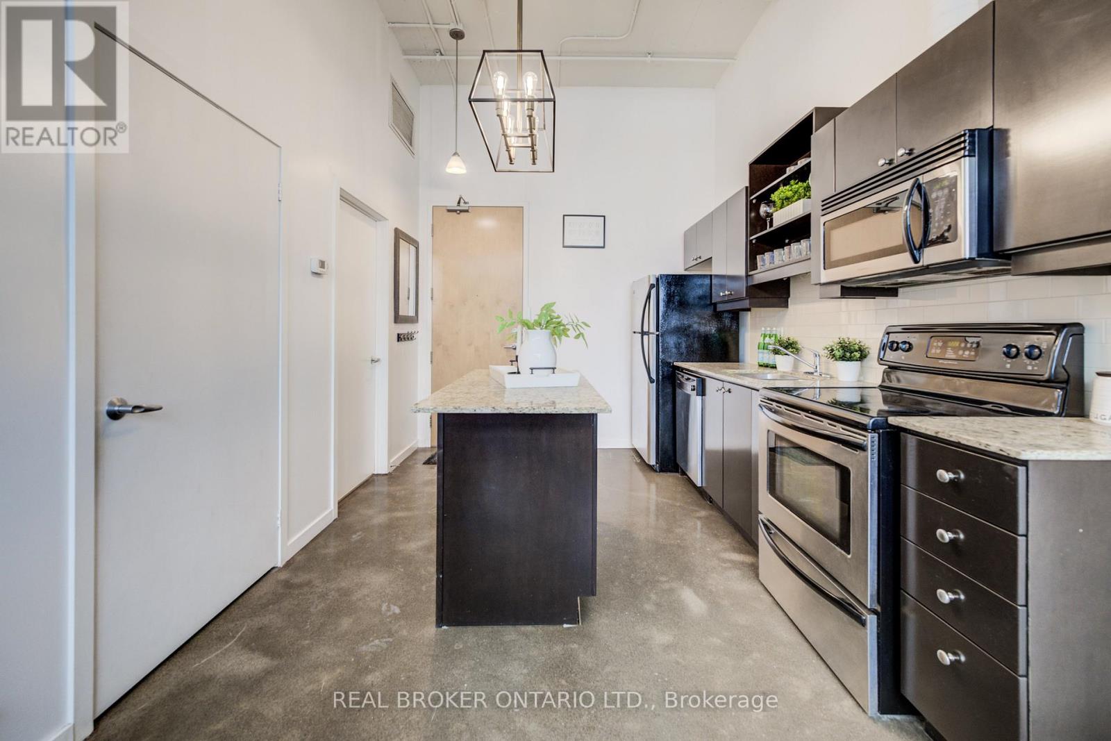 126 - 410 KING STREET W