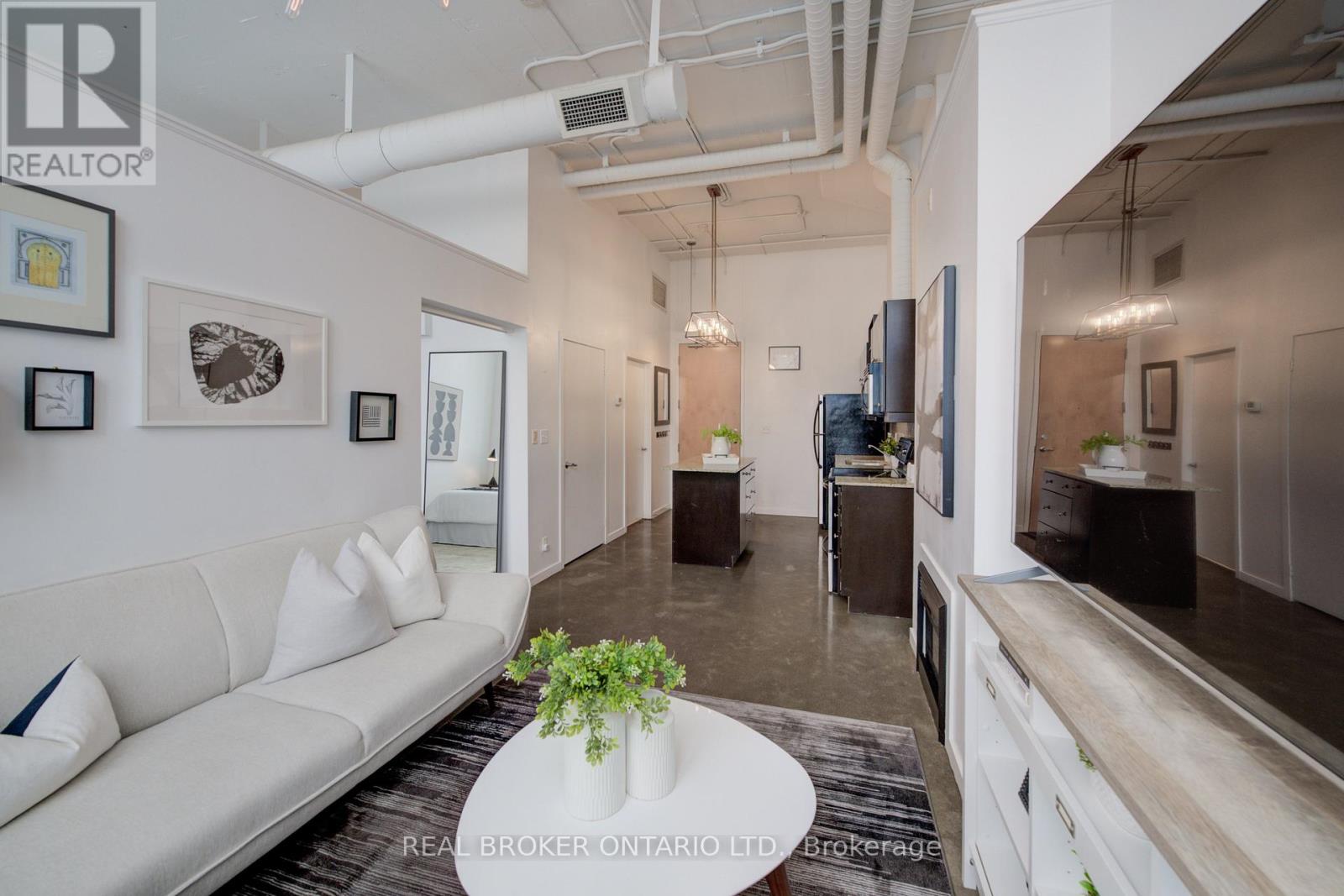 126 - 410 KING STREET W