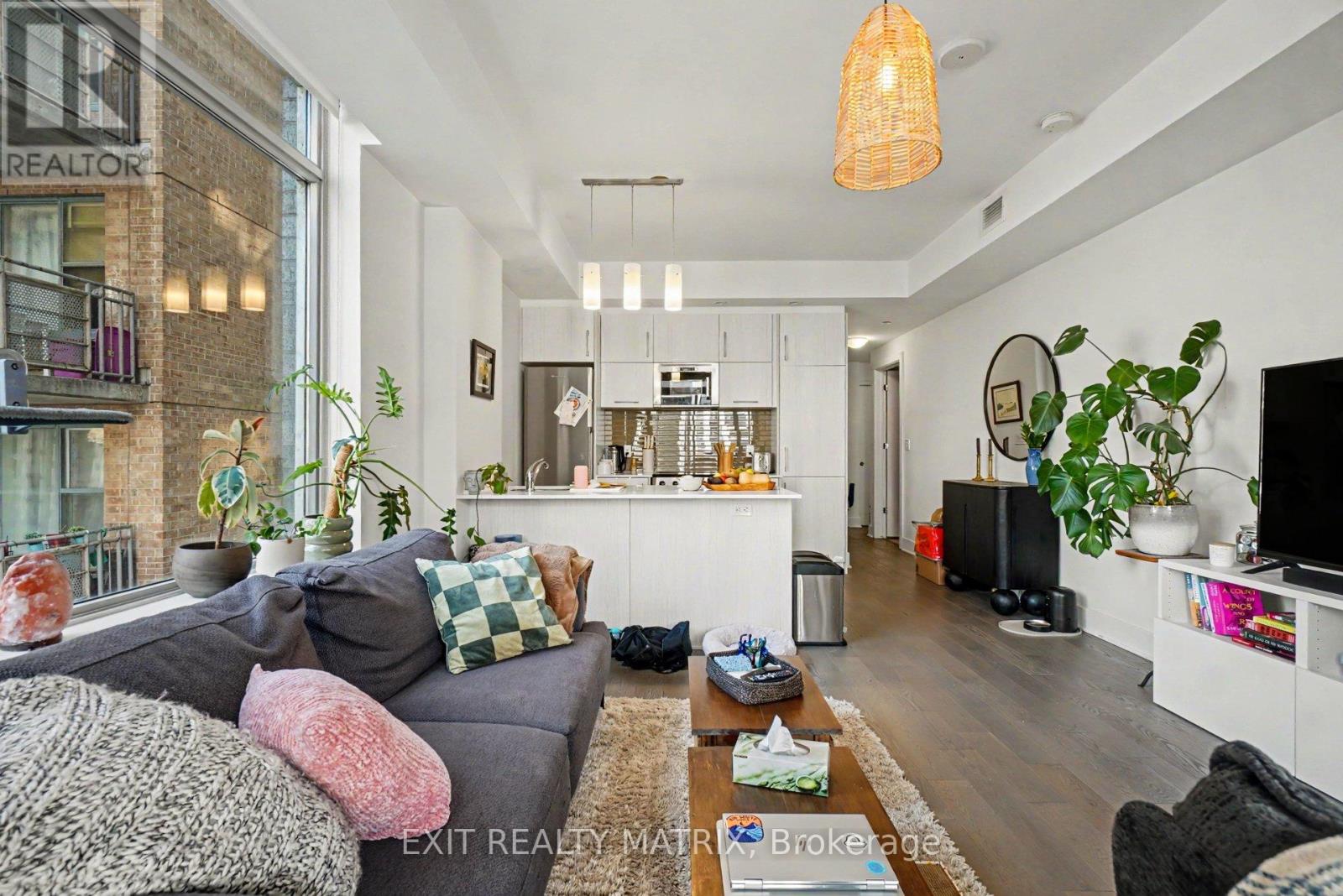 405 - 255 BAY STREET