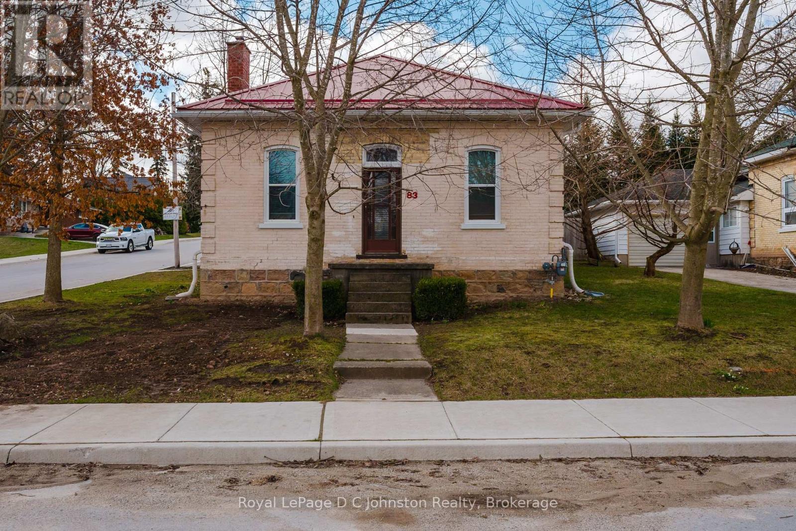 SW - 83 3RD STREET