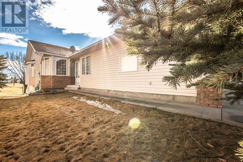 904 Riverside Drive NW High River AB T1V1S3