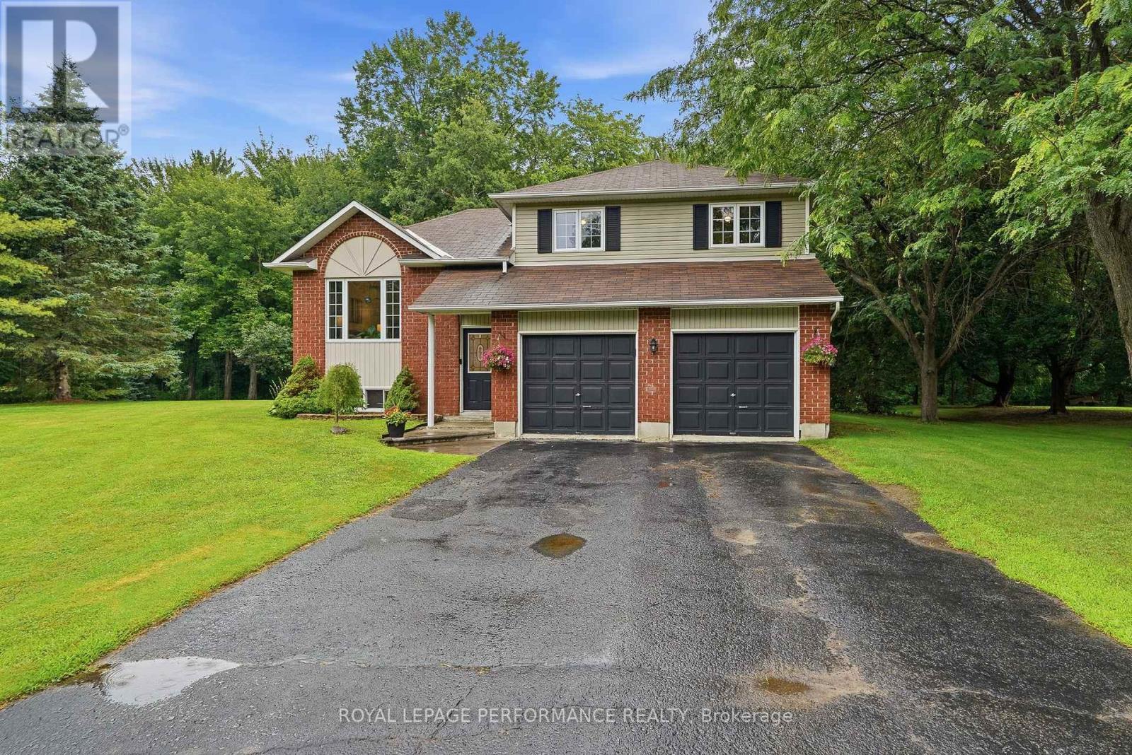 Photo 1 of 30 — 193 BLUE JAY DRIVE, Clarence-Rockland, ON K4K1K9