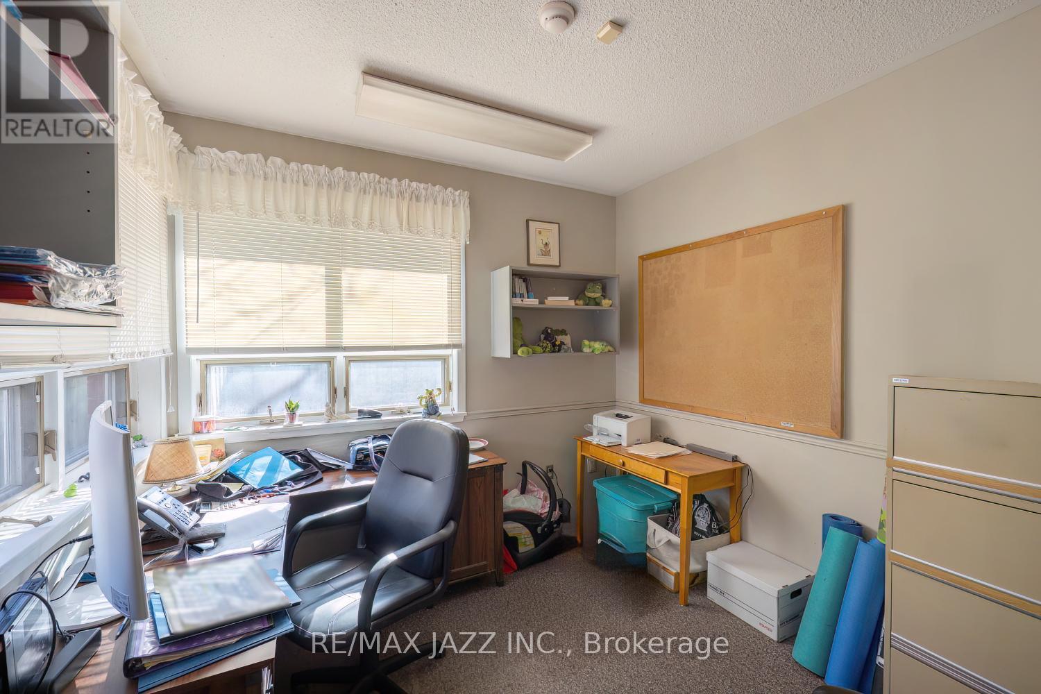364 SIMCOE STREET S