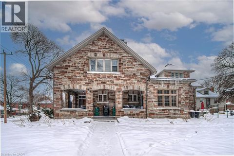 916 QUEENSTON Road Cambridge ON N3H3K8