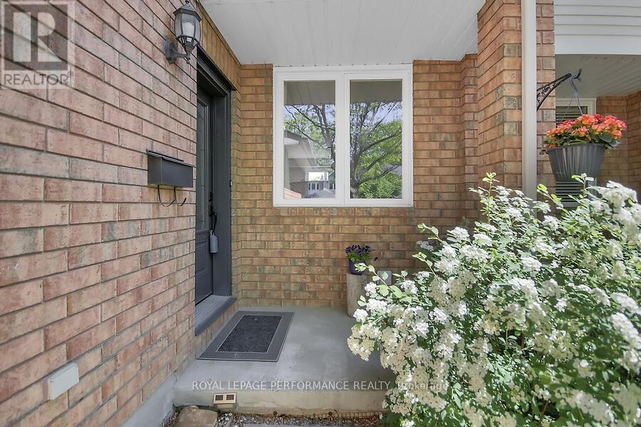 427 LAWLER CRESCENT