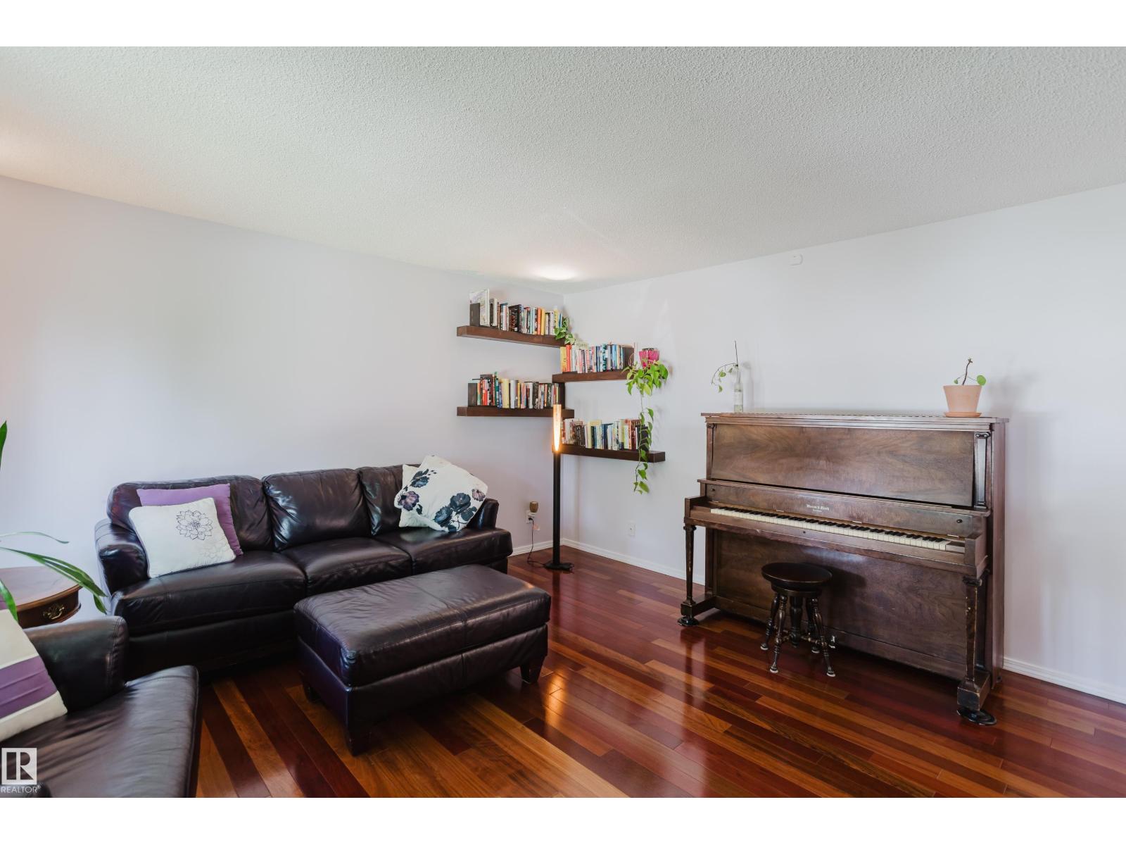 10433 32A AV NW