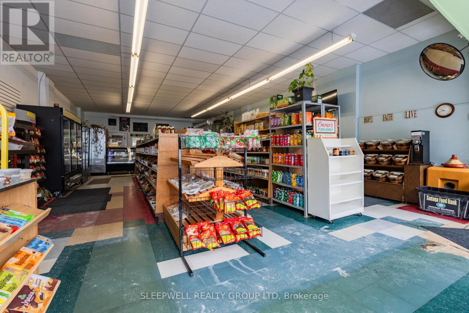 1101 WELLINGTON STREET W