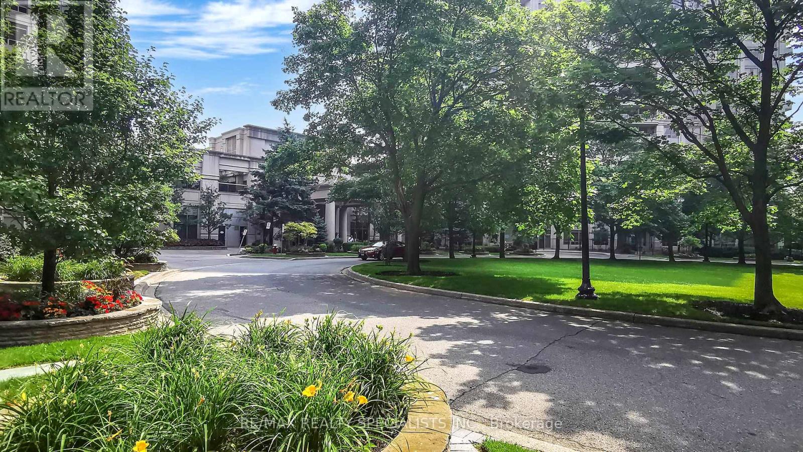 221 - 25 KINGSBRIDGE GARDEN CIRCLE