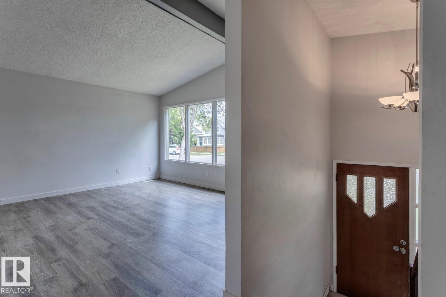 11348 87 ST NW