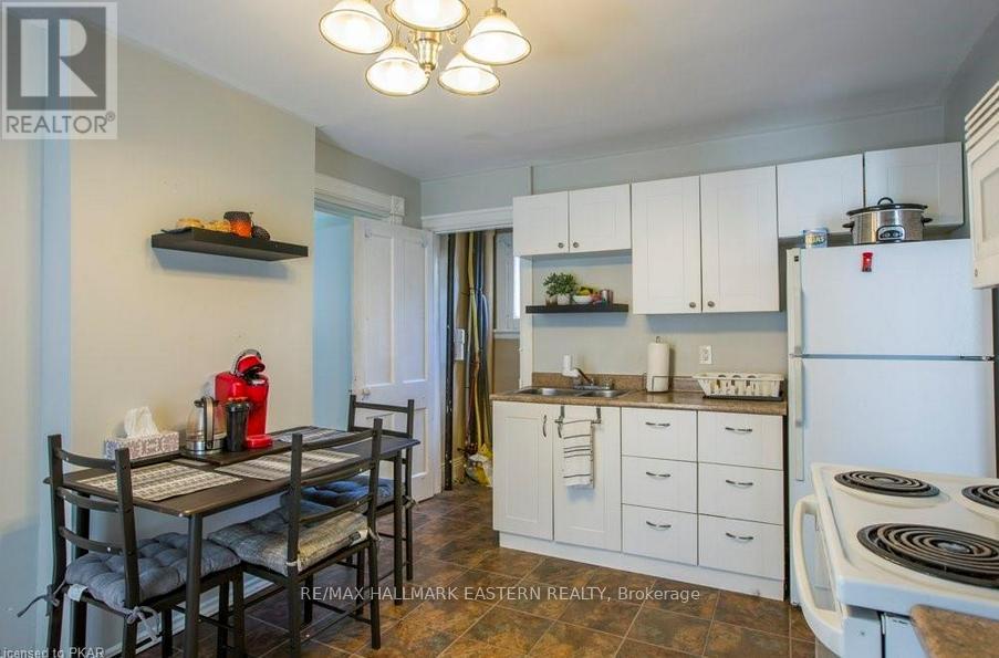 MAIN FLOOR - 279 WILLIAM STREET