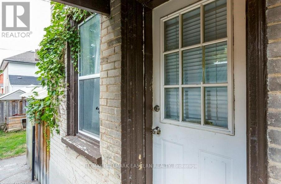 MAIN FLOOR - 279 WILLIAM STREET