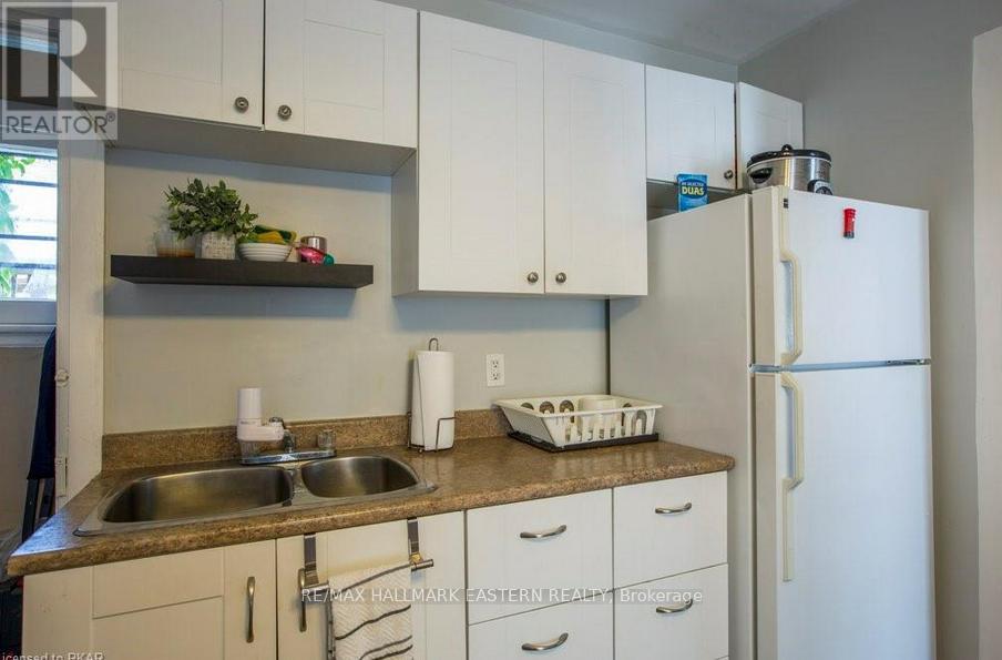 MAIN FLOOR - 279 WILLIAM STREET