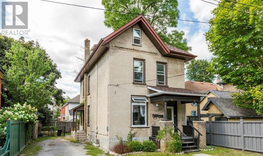 MAIN FLOOR - 279 WILLIAM STREET