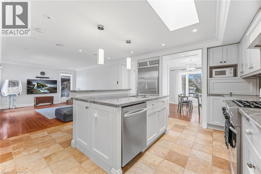 34 LORRAINE Crescent