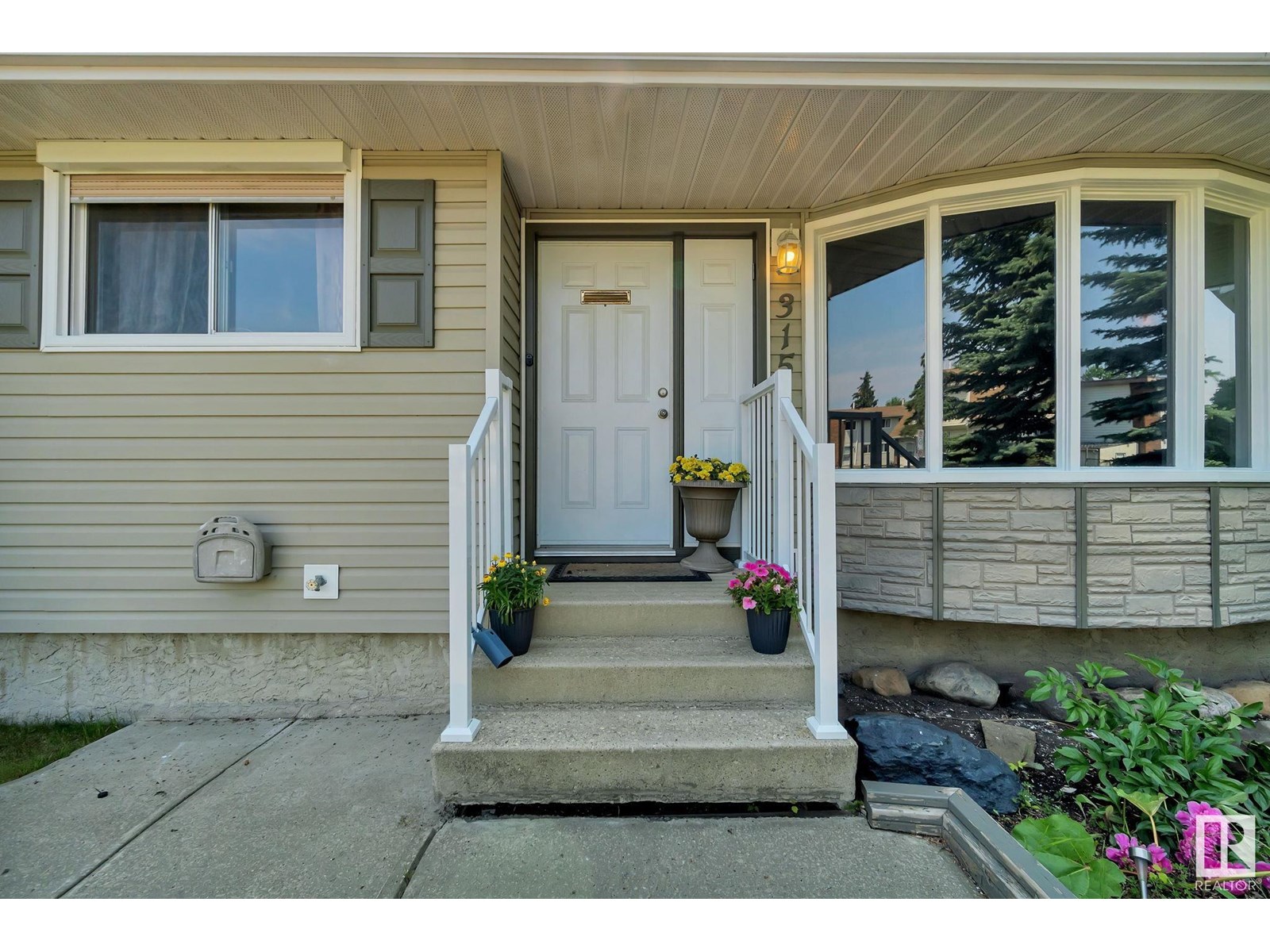 315 Knottwood Road North NW