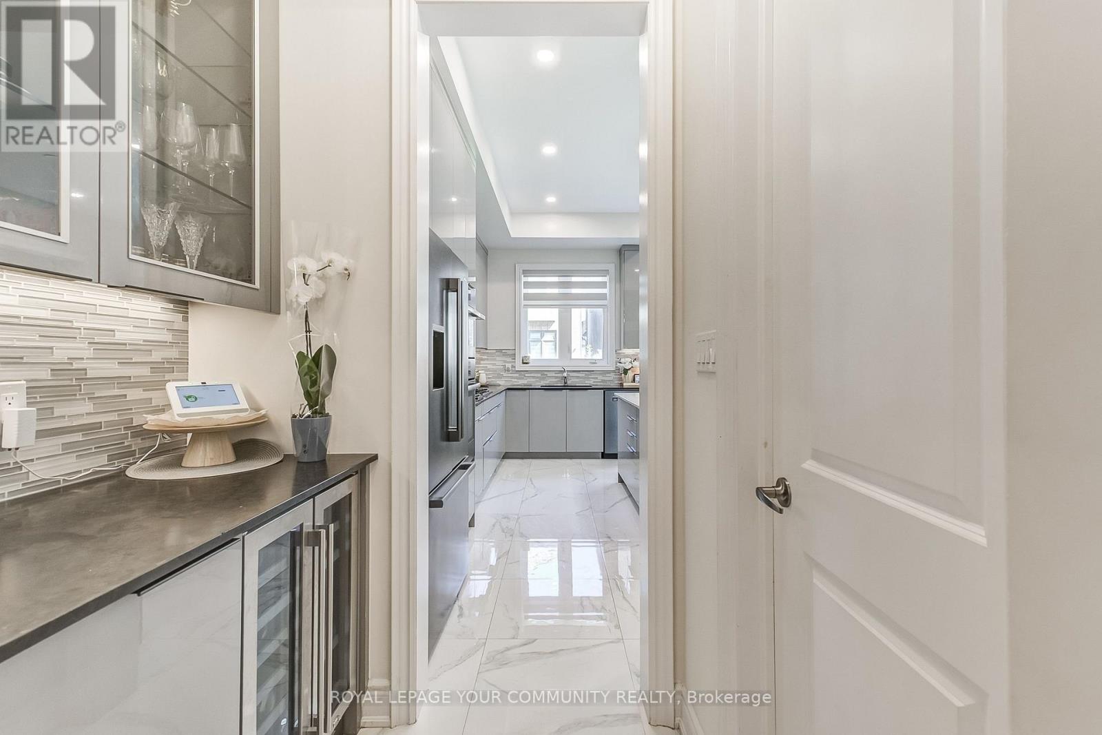 30 MARVIN AVENUE