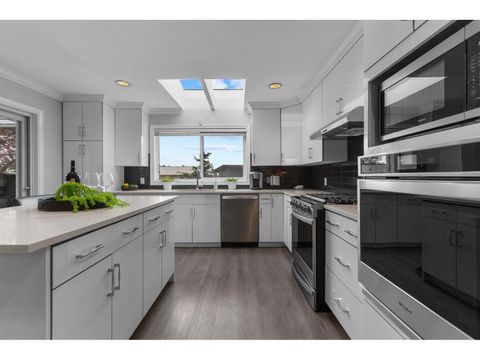 1170 DOLPHIN STREET White Rock BC V4B4G8